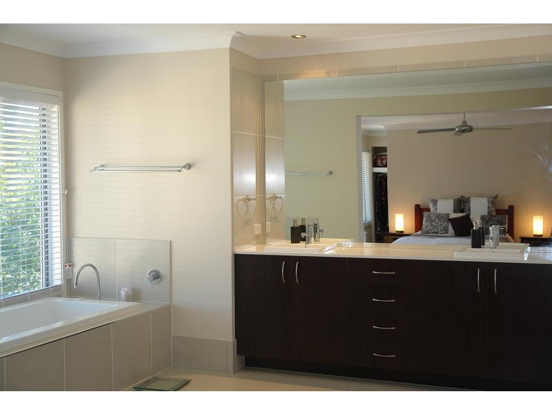 53 Hendos Place, Moggill QLD 4070